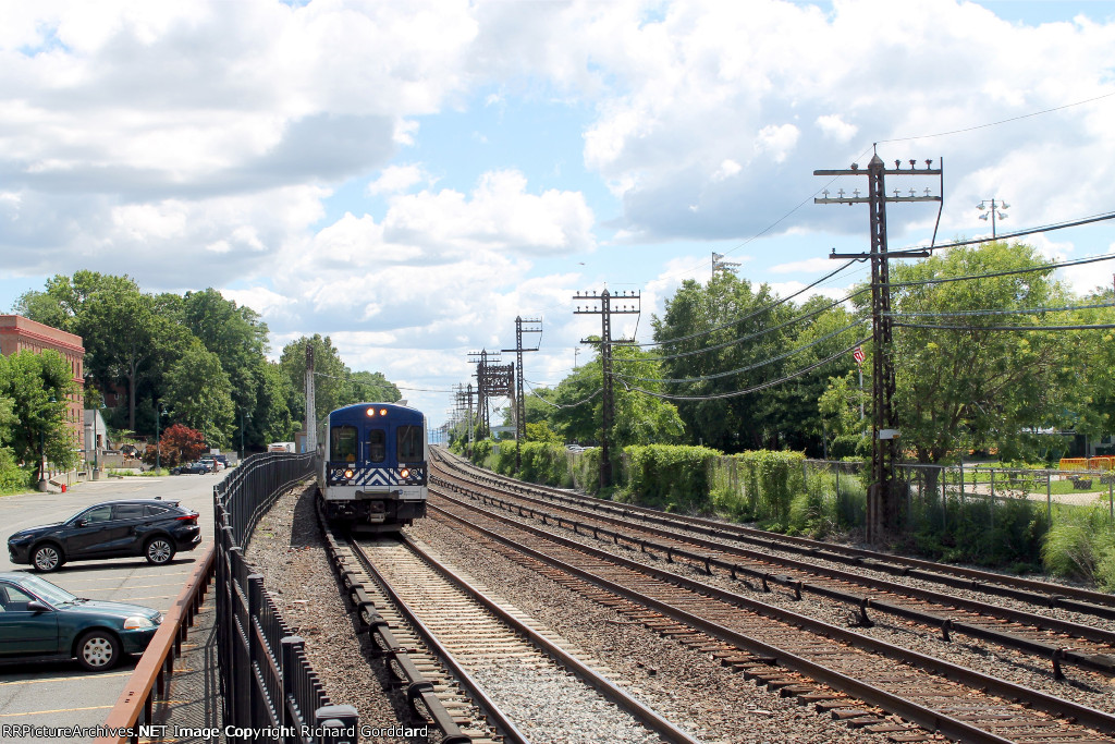 Train from Grand Central to Croton-Harmon making a station stop at Irvington
